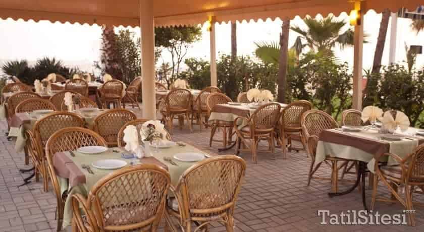 Azak Hotel